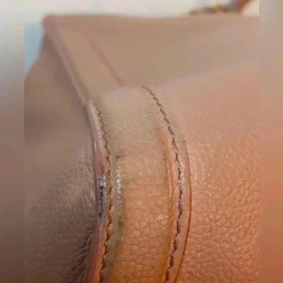 Alexander McQueen Padlock Zip Tote in Blush Pink Leather with Gold Skull Charm - Picture 7 of 14